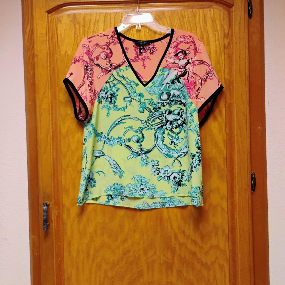 Beautiful 100% silk Nanette Lepore top size small